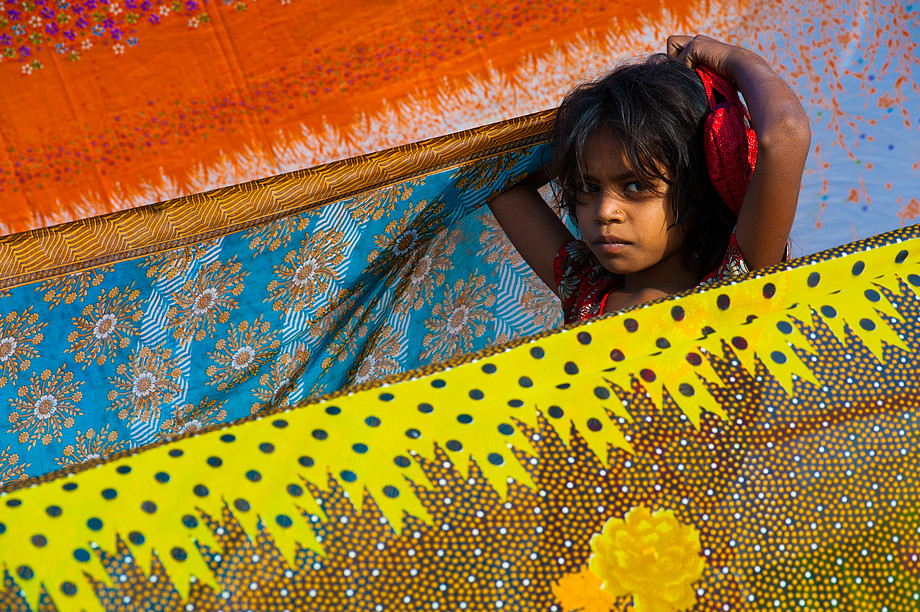 Poranne suszenie sari w Varanasi (Indie. Dzień jak nie codzień.)